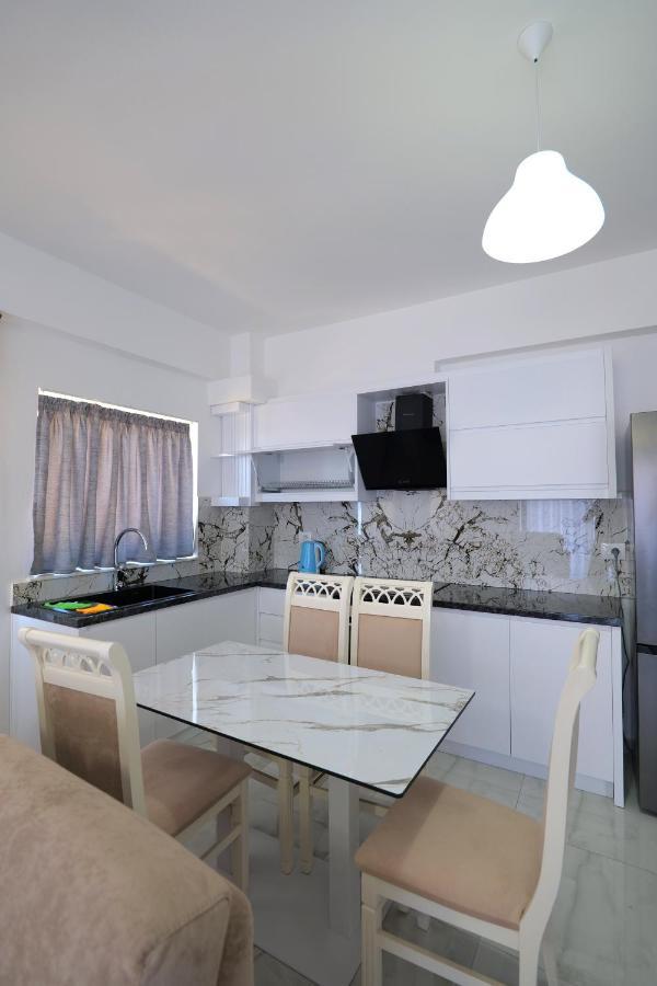 Arijons Apartments Sarandë Exteriör bild