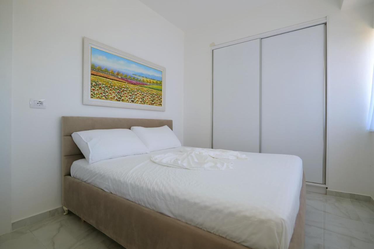 Arijons Apartments Sarandë Exteriör bild